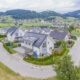 Neubau mit Solaranlage in einem Neubaugebiet