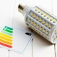 LED-Lampe und Energieeffizienzlabel, symbolisiert neue Anforderungen der EDL-G Novelle 2024