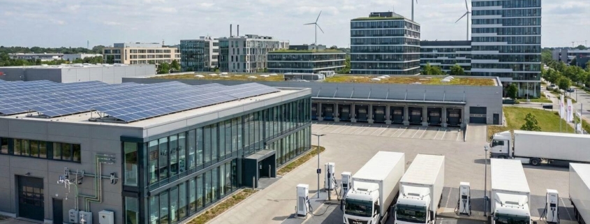 Energieeffizientes Logistikzentrum mit Photovoltaikanlage und Ladeinfrastruktur für elektrische Lkw
