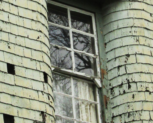 Altes Fenster benötigt dringend energetische Sanierung