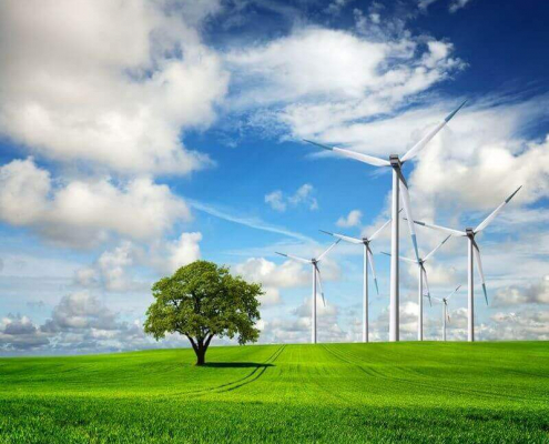 Windrad in der Natur erzeugt Ökostrom