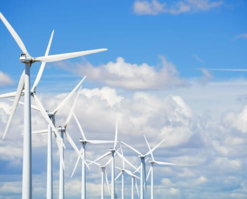 Reihe von Windkraftanlagen symbolisiert Deutschlands Energiezukunft