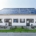 Einfamilienhaus in Baden-Württemberg mit Photovoltaikanlage auf dem Dach, Symbol für den Rekordausbau erneuerbarer Energien 2023